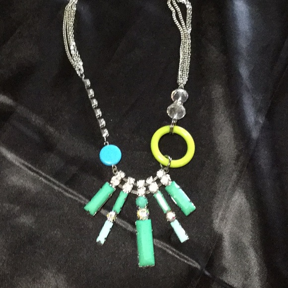 Beautiful costume necklace - Picture 3 of 4